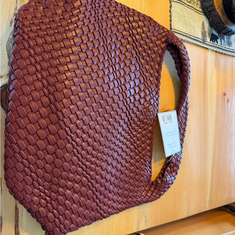 Woven Shoulder Bag in Burgundy - Unbranded